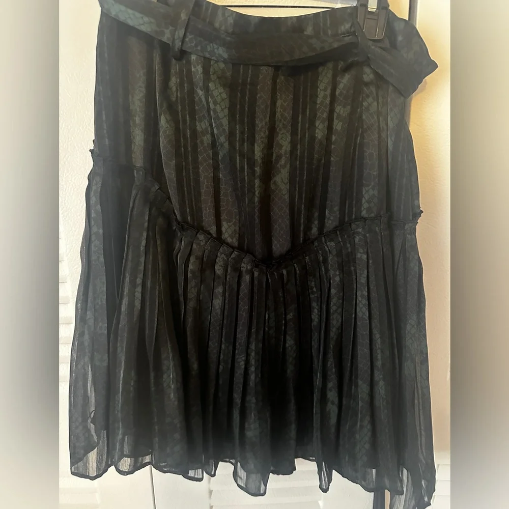 Reiss Snake Print Mini Skirt in green and black - Picture 6 of 15